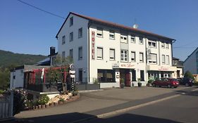 Hosser'S Hotel Restaurant